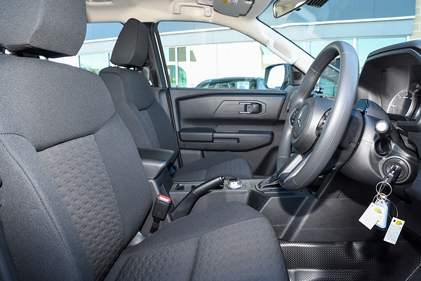 2025 Mitsubishi Triton GLX MV 4X4 thumb-9