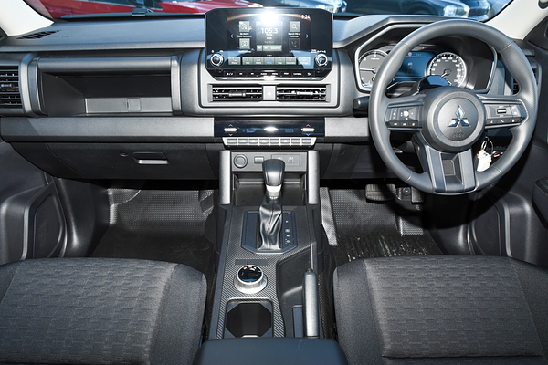 2025 Mitsubishi Triton GLX MV 4X4 thumb-15