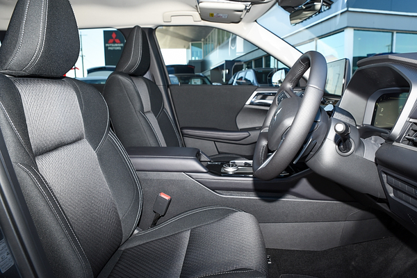 2026 Mitsubishi Outlander LS ZM thumb-9