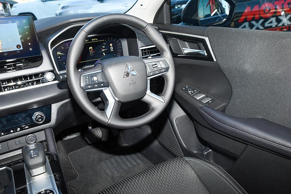 2026 Mitsubishi Outlander LS ZM thumb-17