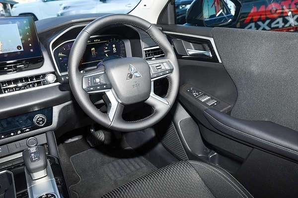 2025 Mitsubishi Outlander LS ZM thumb-9