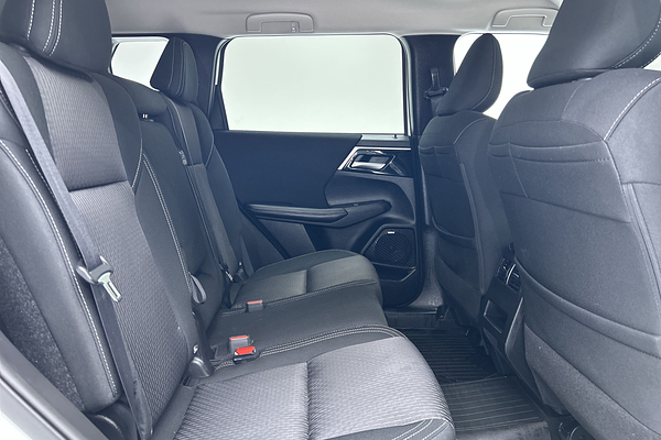 2026 Mitsubishi Outlander LS ZM thumb-32