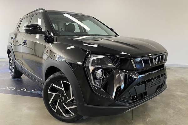 2025 Mahindra XUV3XO AX7L
