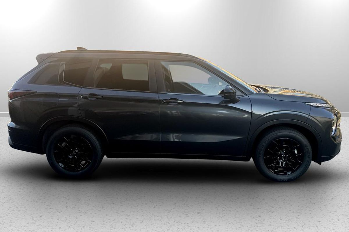 2025 Mitsubishi Outlander LS ZM