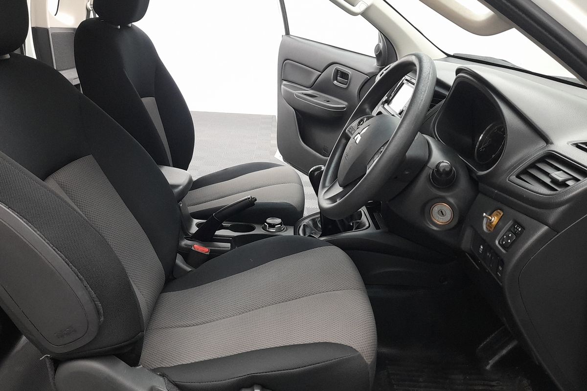 2019 Mitsubishi Triton GLX MR 4X4