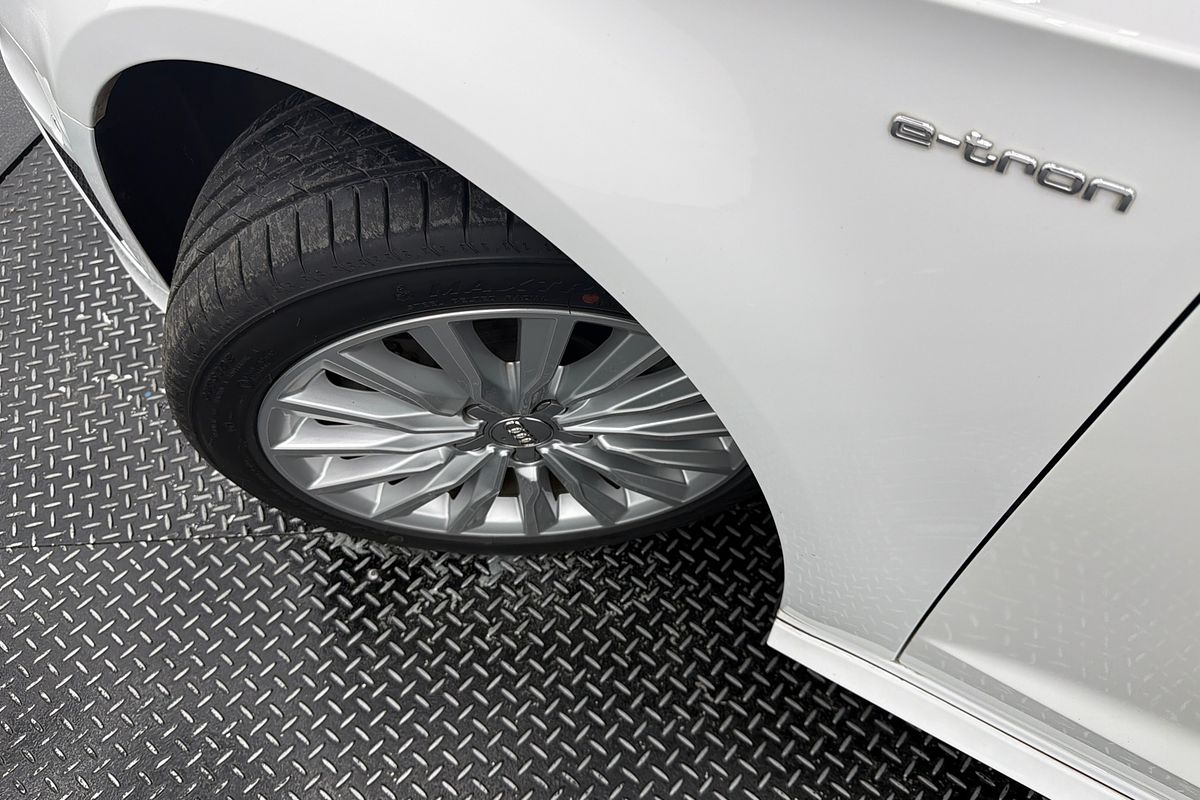 2015 Audi A3 e-tron 8V
