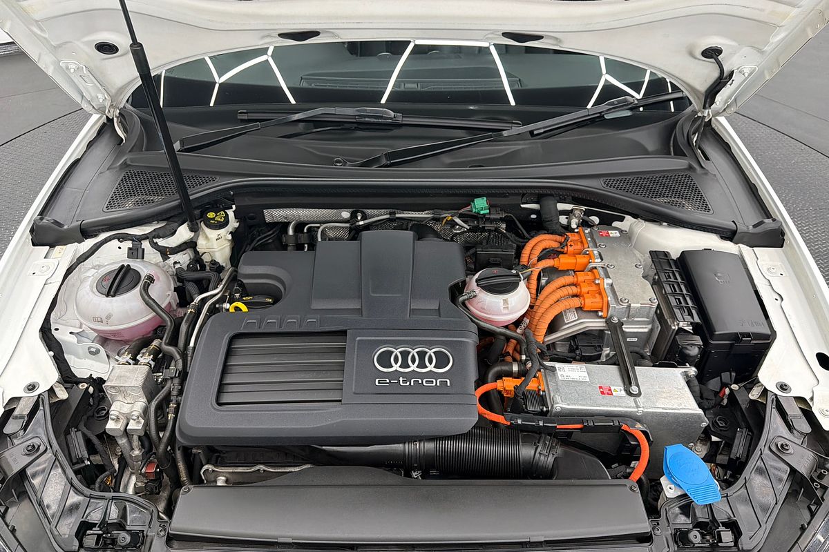 2015 Audi A3 e-tron 8V