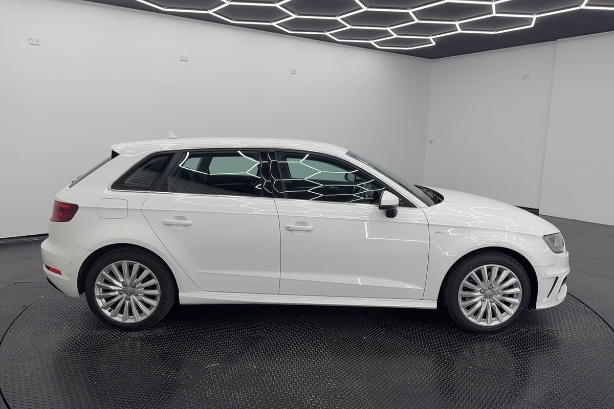 2015 Audi A3 e-tron 8V