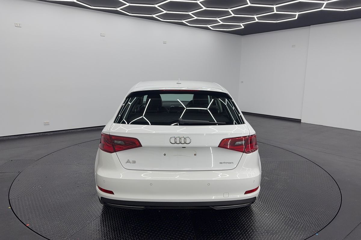 2015 Audi A3 e-tron 8V