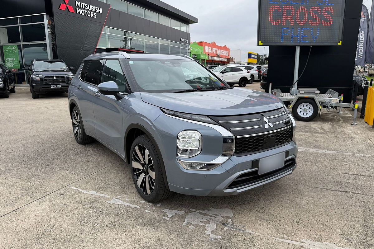 2025 Mitsubishi Outlander Exceed ZM