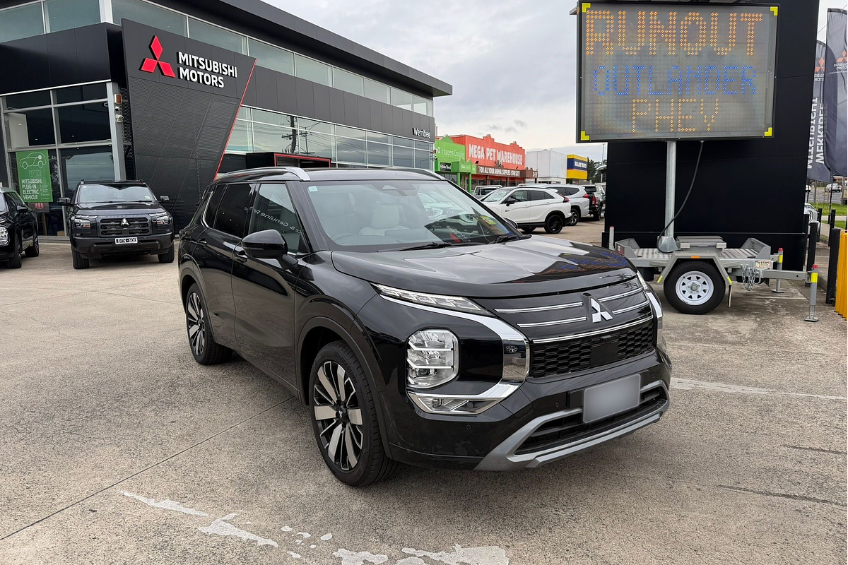 2025 Mitsubishi Outlander Exceed ZM