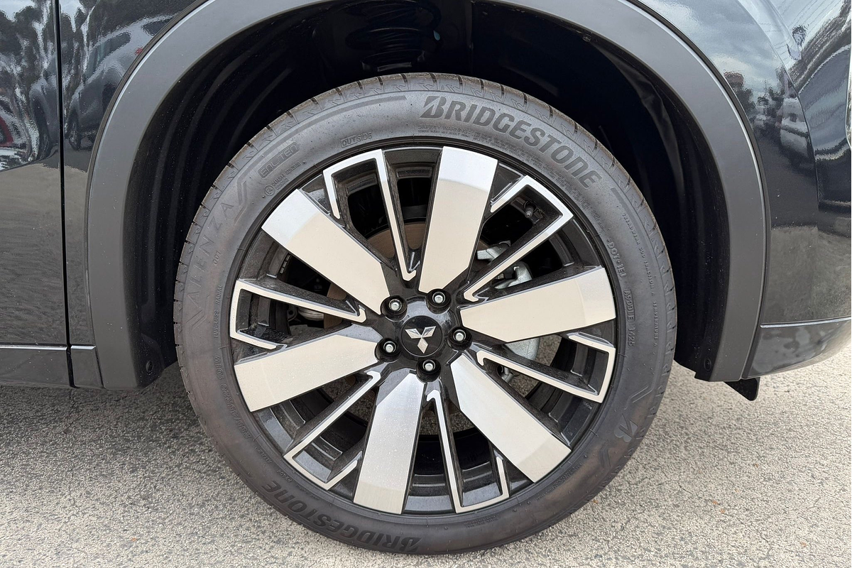 2025 Mitsubishi Outlander Exceed ZM
