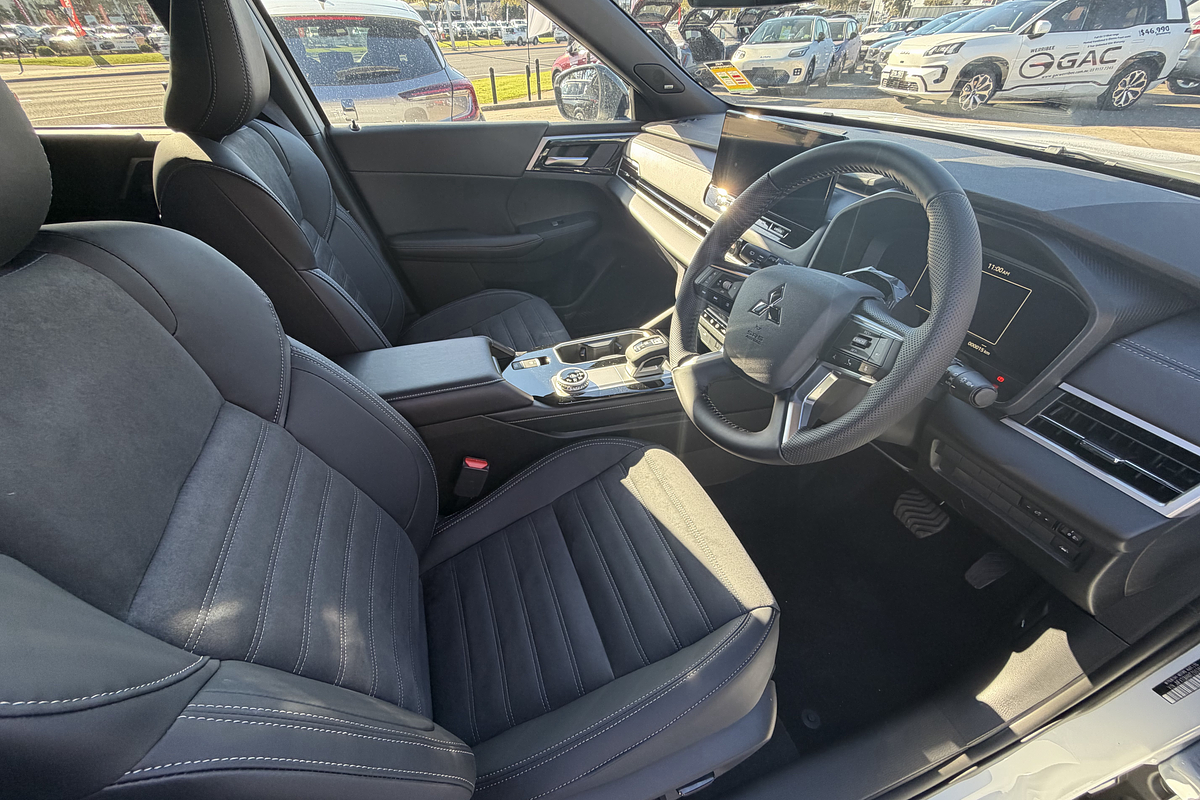 2026 Mitsubishi Outlander Black Edition ZM