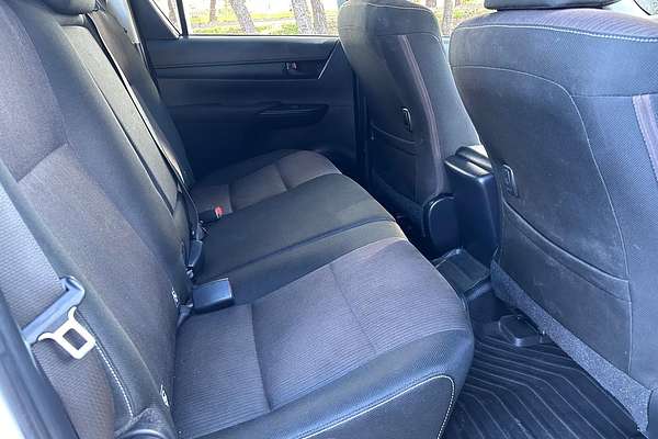 2018 Toyota Hilux SR GUN126R 4X4 thumb-16