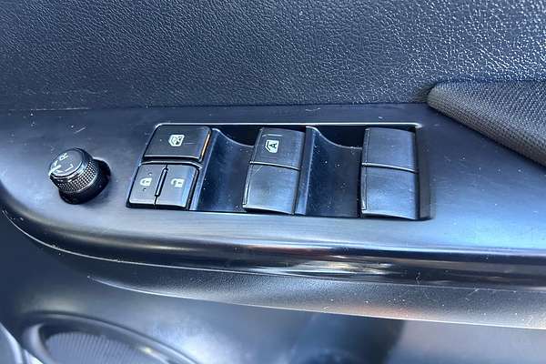 2018 Toyota Hilux SR GUN126R 4X4 thumb-17