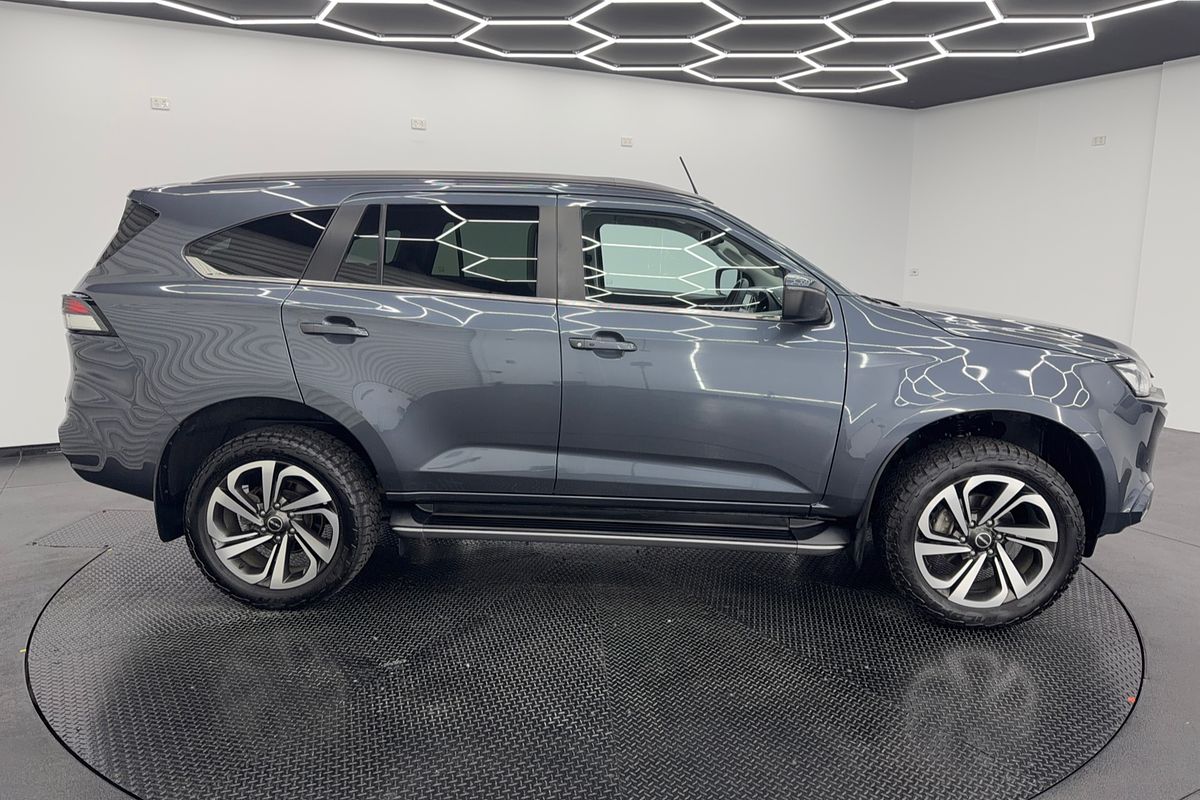 2022 Isuzu MU-X LS-T