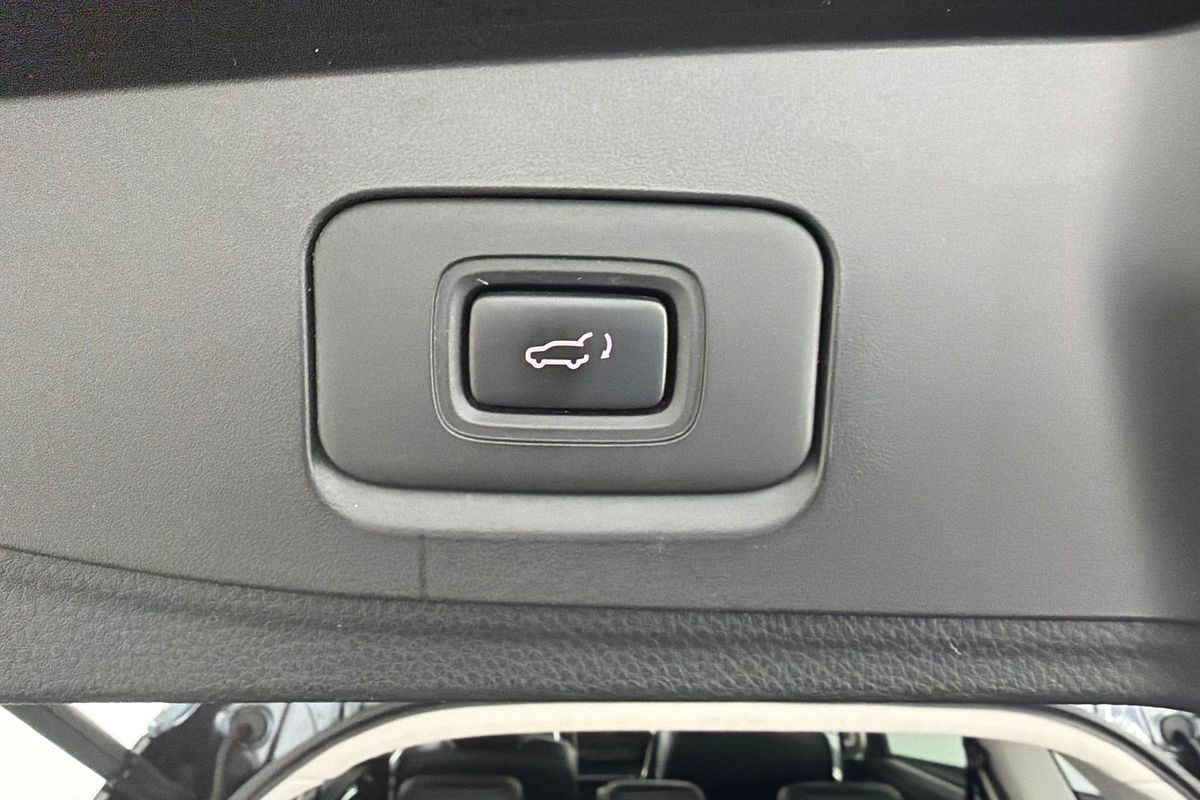 2022 Isuzu MU-X LS-T