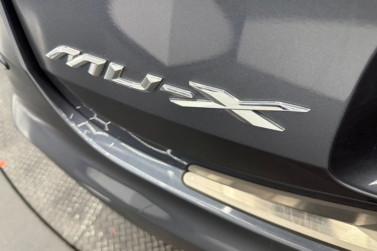 2022 Isuzu MU-X LS-T