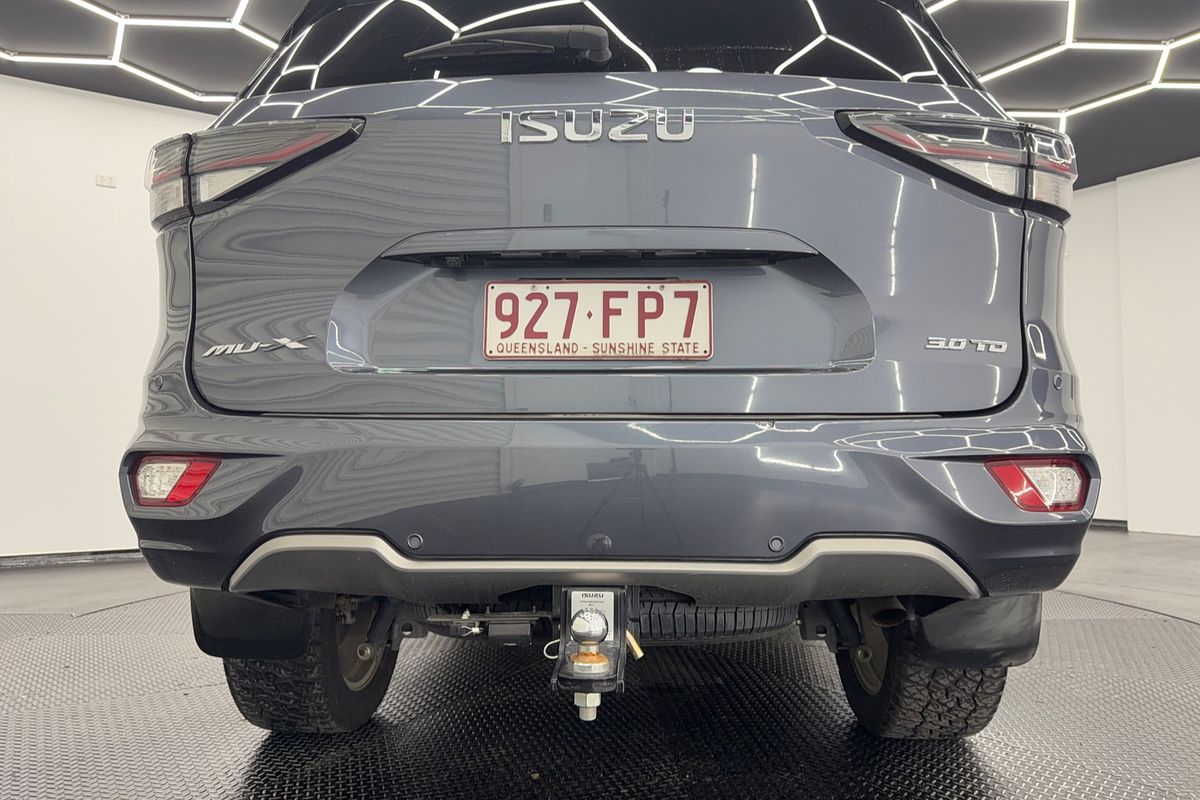 2022 Isuzu MU-X LS-T