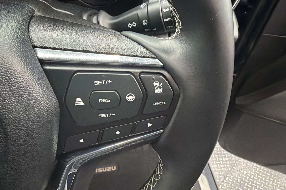 2022 Isuzu MU-X LS-T