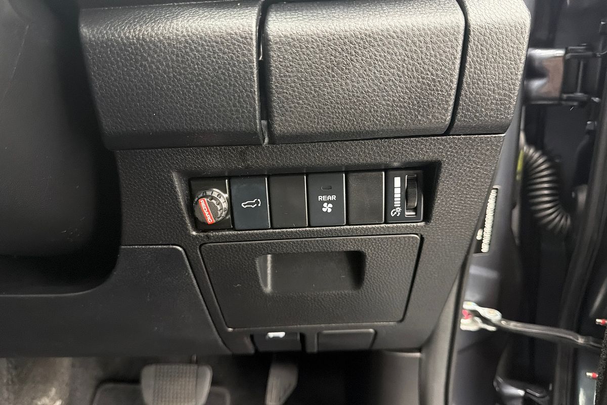 2022 Isuzu MU-X LS-T