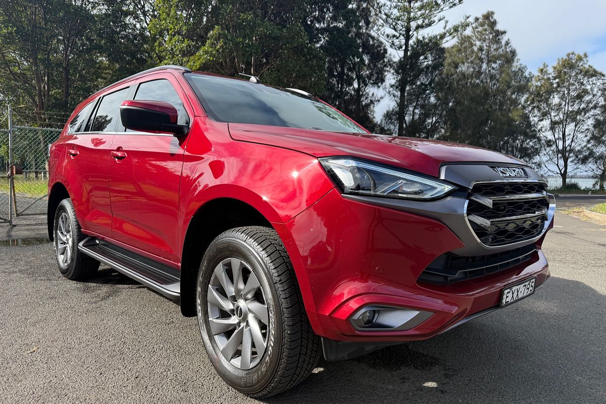 2022 Isuzu MU-X LS-U