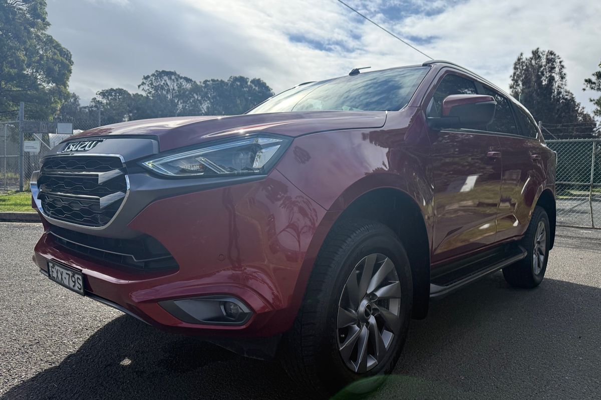 2022 Isuzu MU-X LS-U