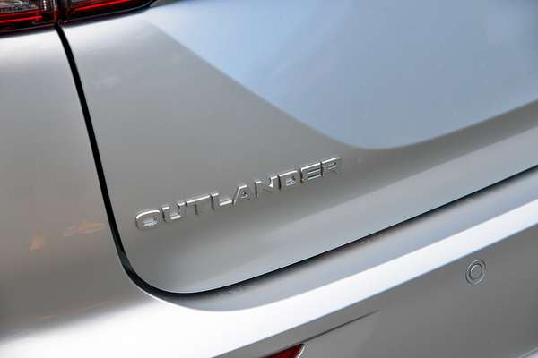 2025 Mitsubishi Outlander PHEV Exceed Tourer ZM thumb-21