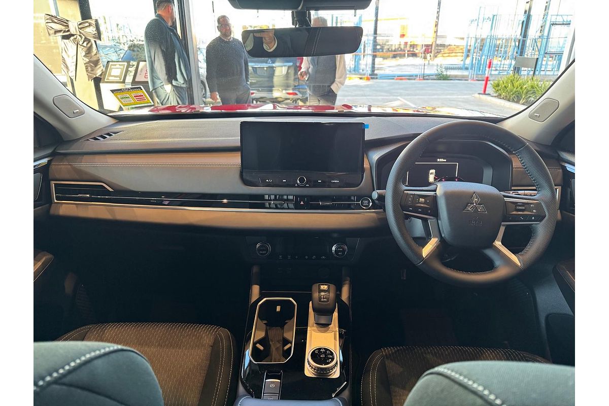 2025 Mitsubishi Outlander LS ZM