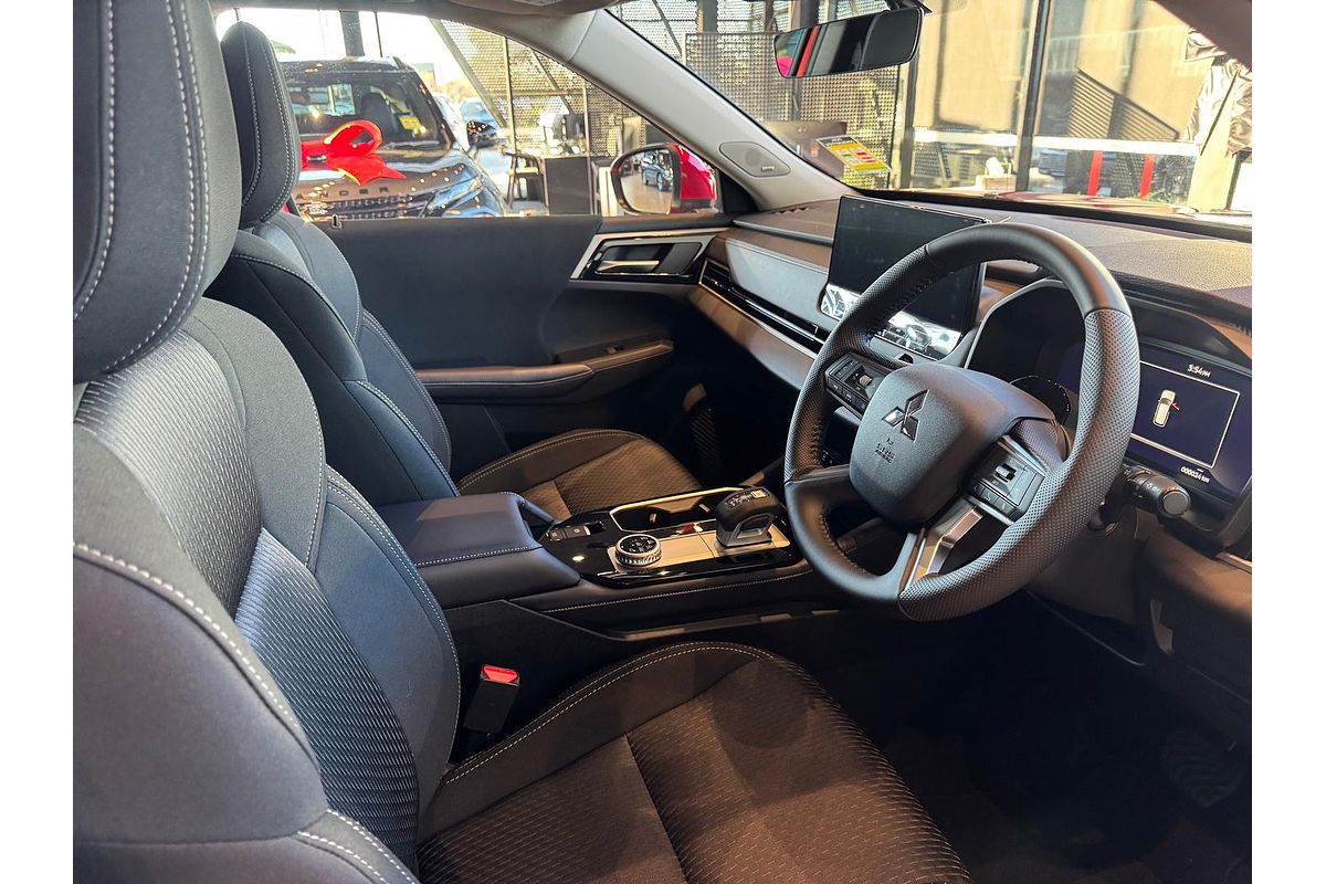 2025 Mitsubishi Outlander LS ZM