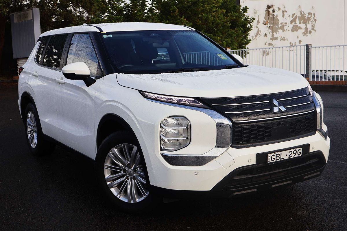 2023 Mitsubishi Outlander ES ZM