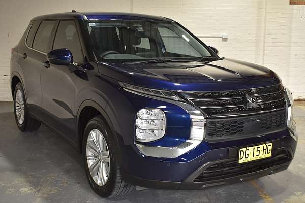2023 Mitsubishi Outlander ES ZM