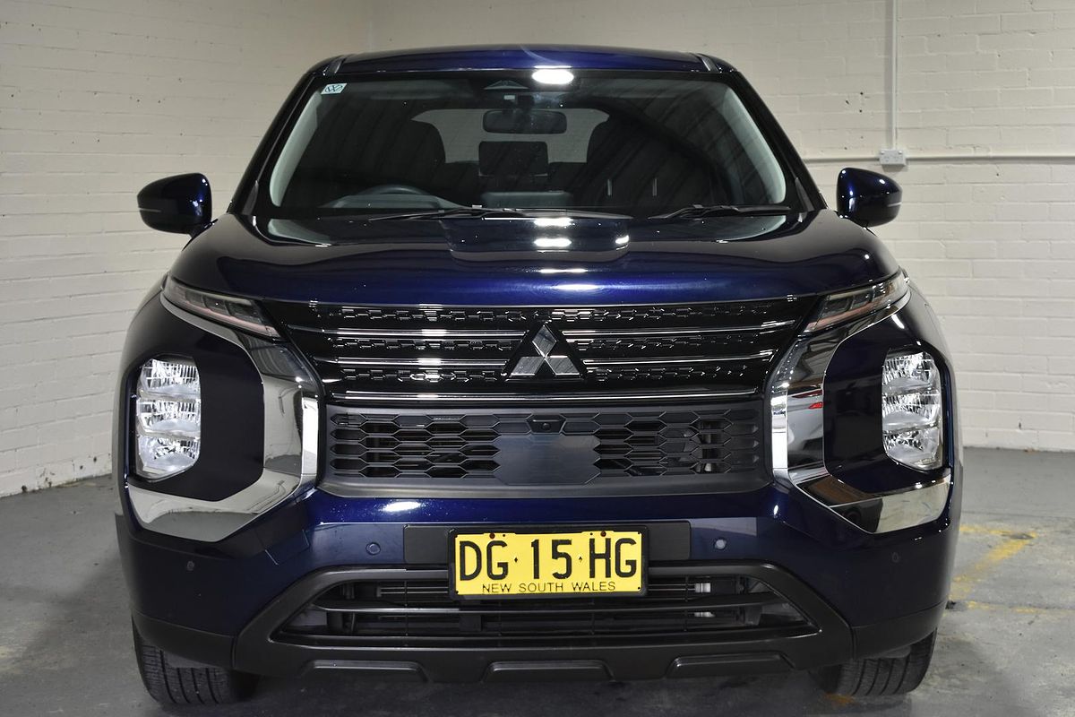 2023 Mitsubishi Outlander ES ZM