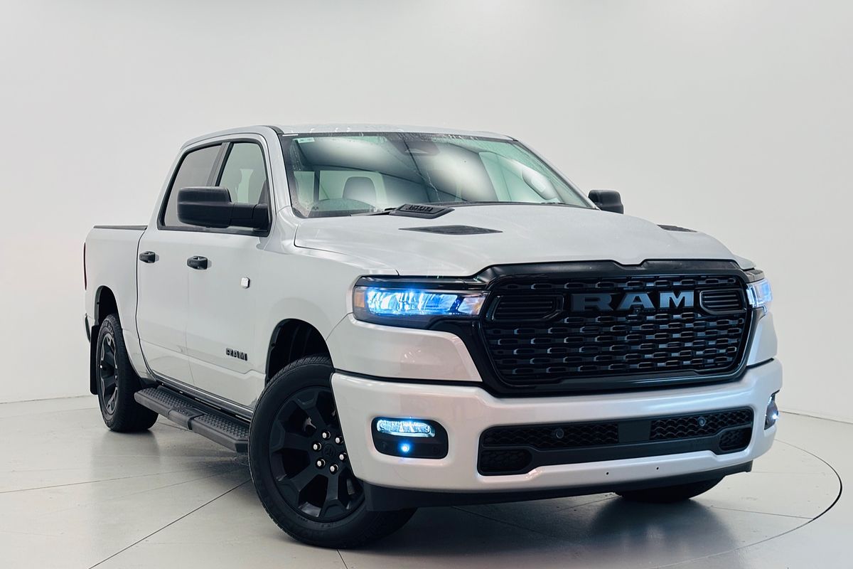 2026 RAM 1500 Express Black Edition Hurricane SO DT 4X4 SWB