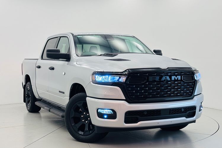 2026 RAM 1500 Express Black Edition Hurricane SO DT 4X4 SWB