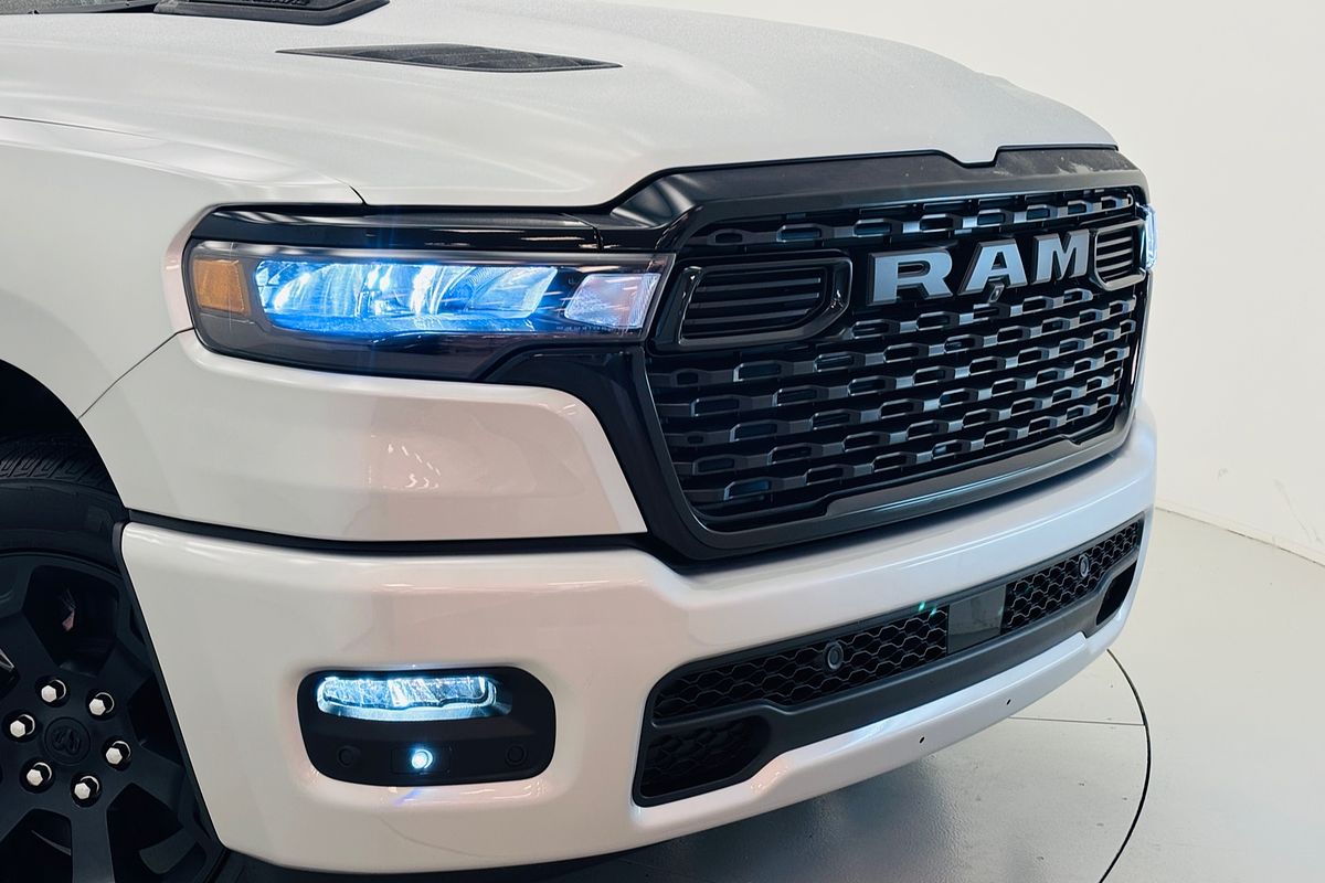 2026 RAM 1500 Express Black Edition Hurricane SO DT 4X4 SWB