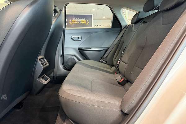 2025 Kia K4 S CL4m thumb-11