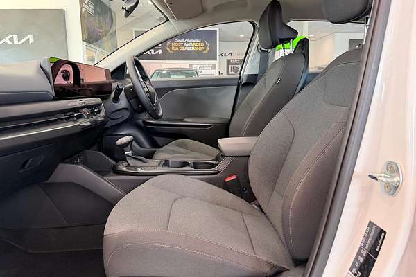 2025 Kia K4 S CL4m thumb-16