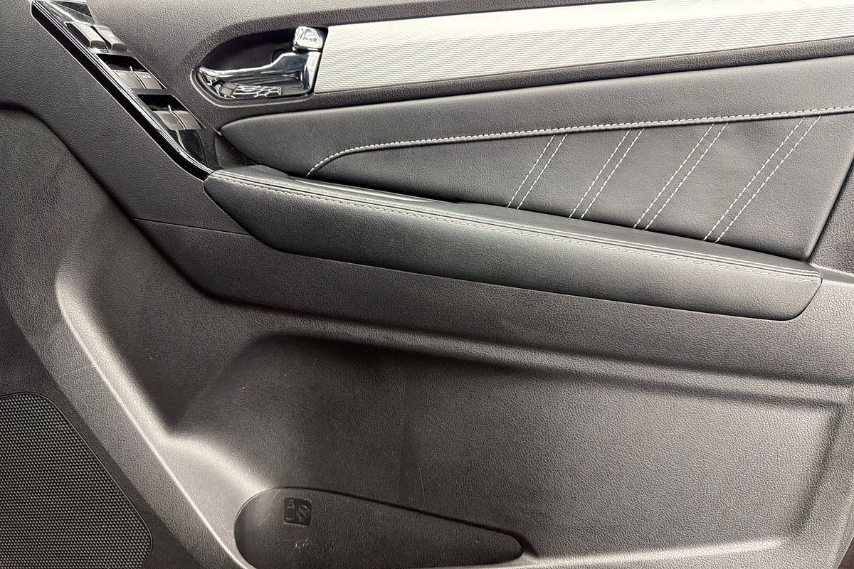 2017 Isuzu MU-X LS-T