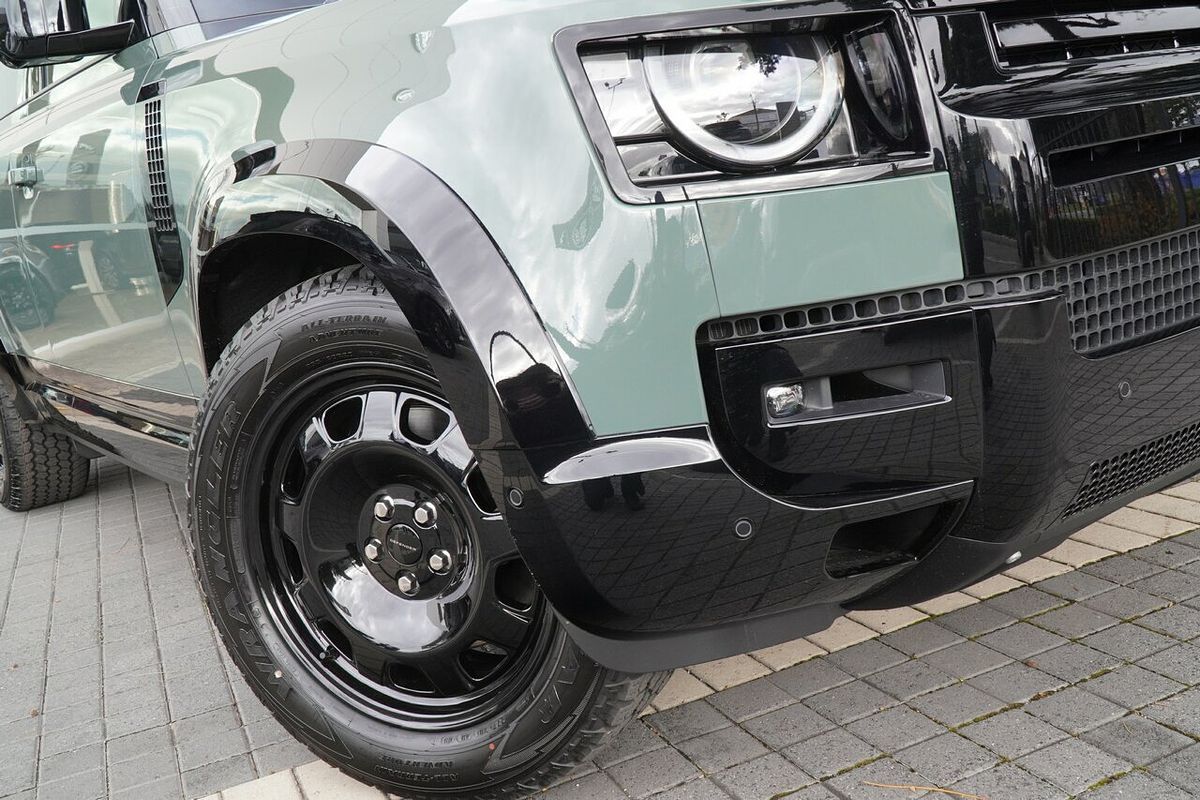 2026 Land Rover Defender 110 D350 Trophy Edition Deep Sandglow L663