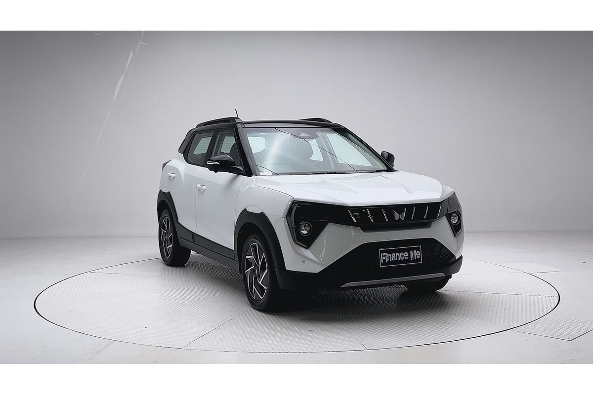 2025 Mahindra XUV3XO AX7L