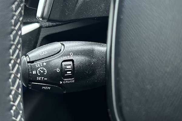 2018 Peugeot 3008 Allure P84 thumb-16