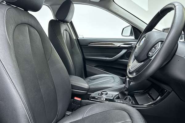 2017 BMW X1 sDrive18d F48 thumb-12