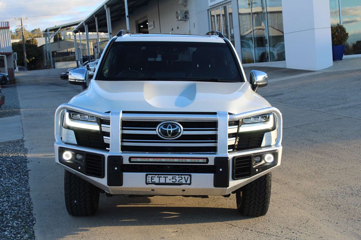 2022 Toyota Landcruiser Sahara FJA300R