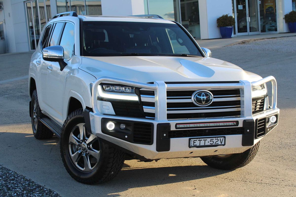 2022 Toyota Landcruiser Sahara FJA300R