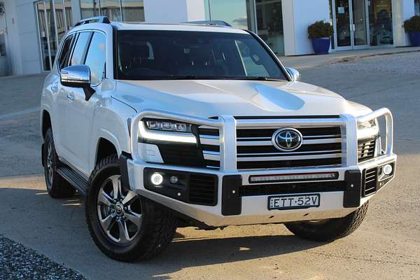 2022 Toyota Landcruiser Sahara FJA300R