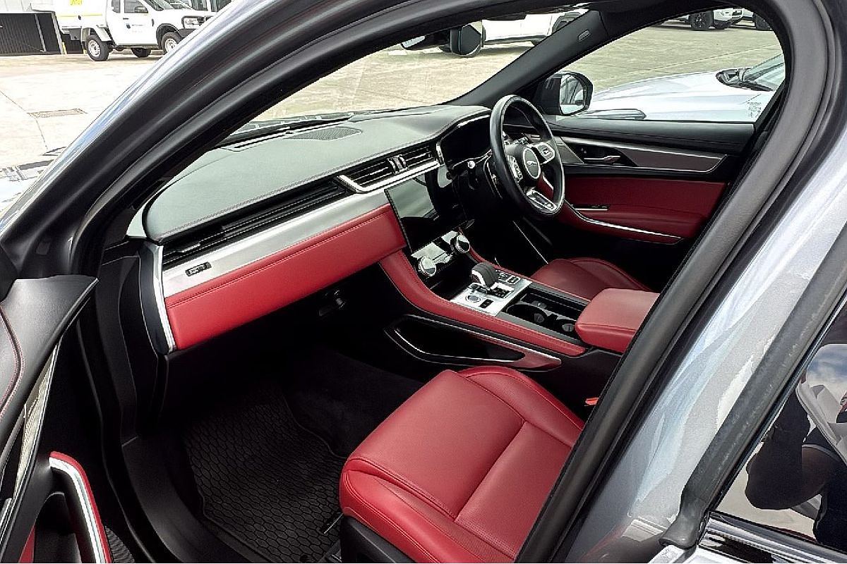 2023 Jaguar F-PACE P250 R-Dynamic SE X761