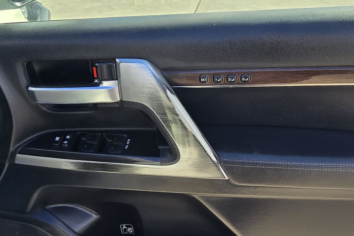 2016 Toyota Landcruiser Sahara VDJ200R