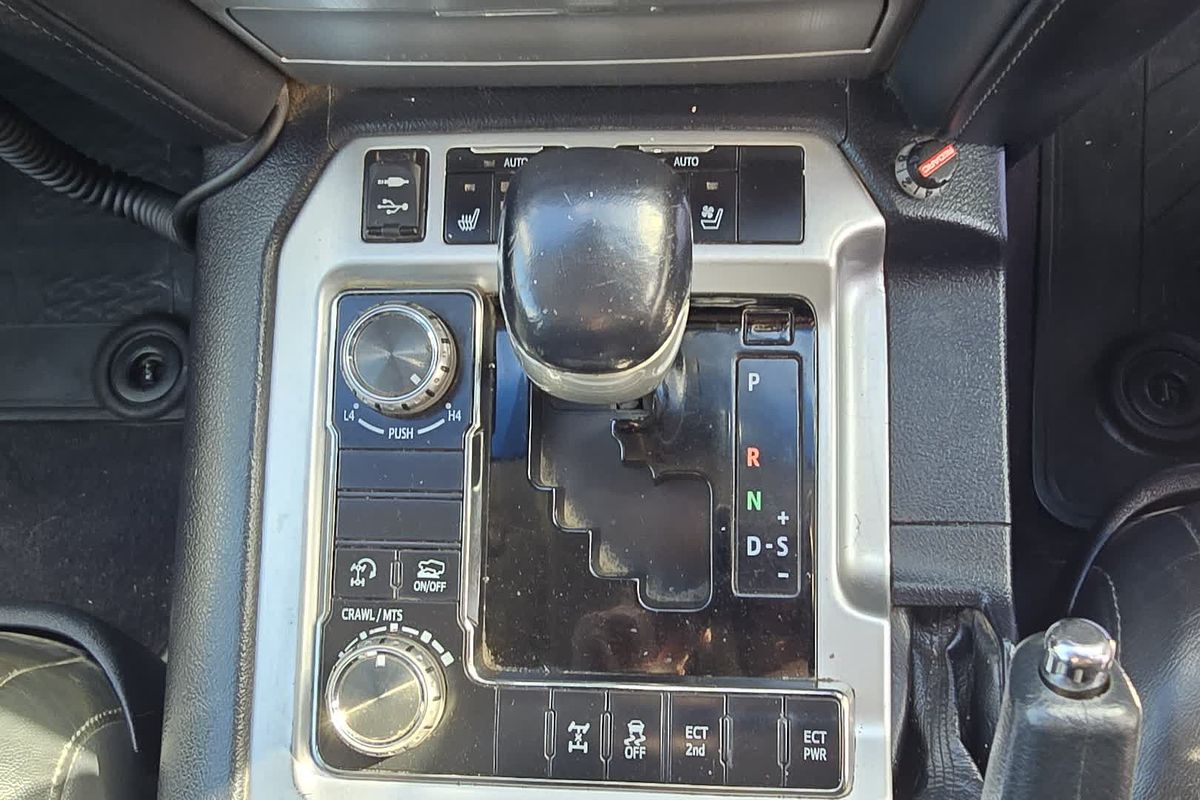 2016 Toyota Landcruiser Sahara VDJ200R