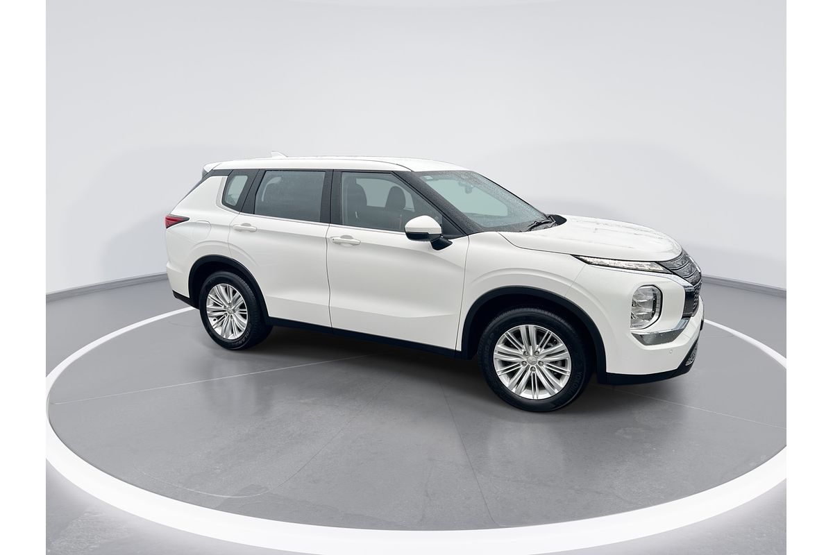 2023 Mitsubishi Outlander ES ZM